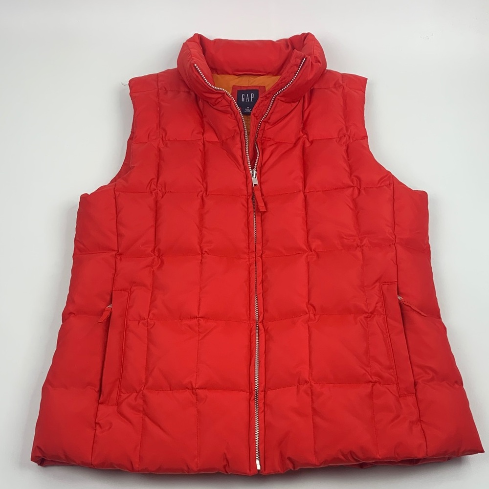 GAP Red Down Quilted Puffer Vest Size Medium Zip up Pockets Orange Lined